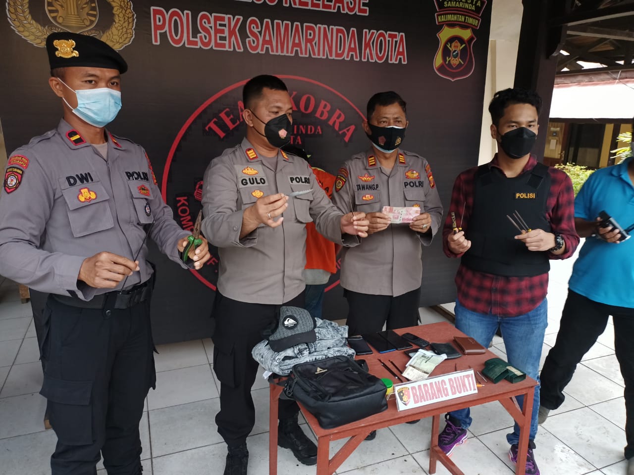 Foto: Polsek Samarinda Kota saat menggelar release kasus pencurian modus pecah ban
