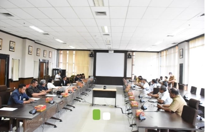 Foto : Rapat Gabungan Komisi DPRD Provinsi Kalimantan Timur dngan KSOP Kelas II Samarinda, Dinas PUPR Kaltim, dan Dinas Perhubungan Kaltim, Senin (06/06/22).