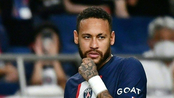 Neymar maunya bertahan di Paris Saint-Germain (AFP via Getty Images/KAZUHIRO NOGI)