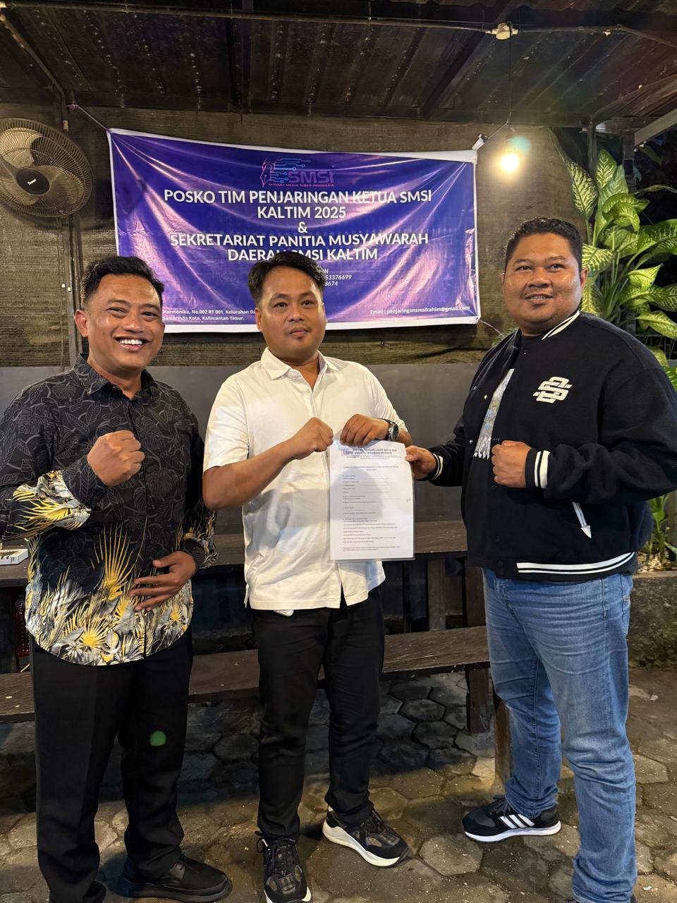 Foto: Ketua SMSI Kabupaten Berau, Indra Teguh Nur Cahyadi saat mengambil formil calon Ketua Serikat Media Siber Indonesia (SMSI) Kalimantan Timur.