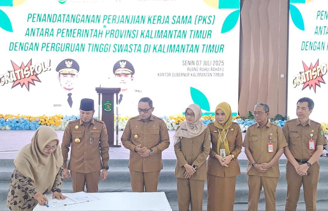Suasana penandatanganan Perjanjian Kerja Sama (PKS) dengan sejumlah perguruan tinggi swasta (PTS)