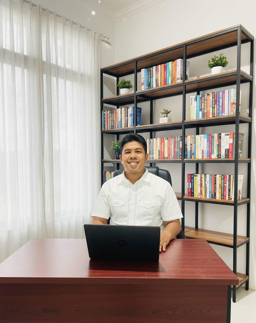 Akademisi Fakultas Ilmu Sosial dan Ilmu Politik Universitas Kutai Kartanegara (Fisipol Unikarta), Martain, S.Sos., M.A.