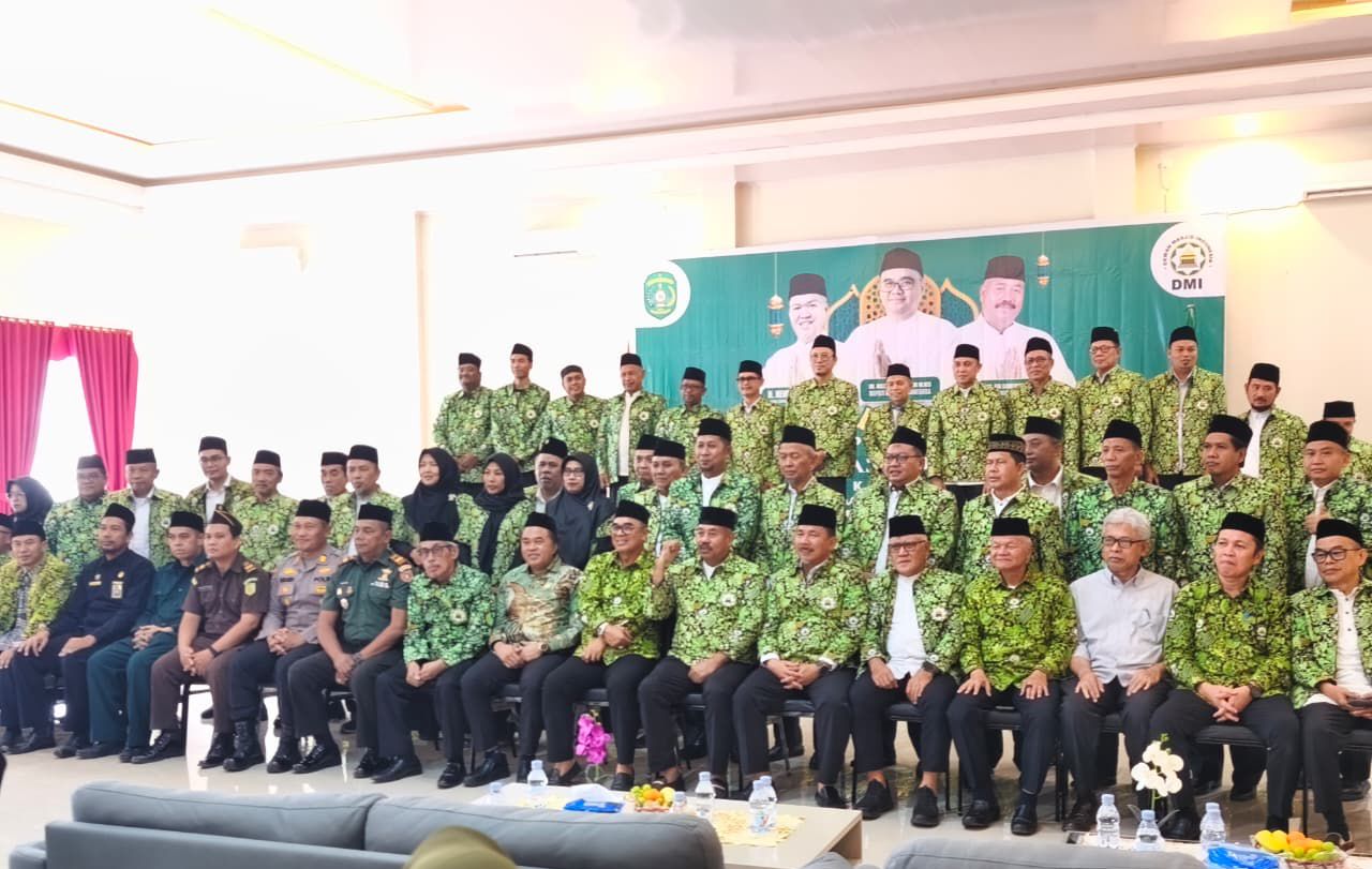 Foto bersama pengurus DMI Kukar Periode 2025-2030 usai pelantikan. (garispena)