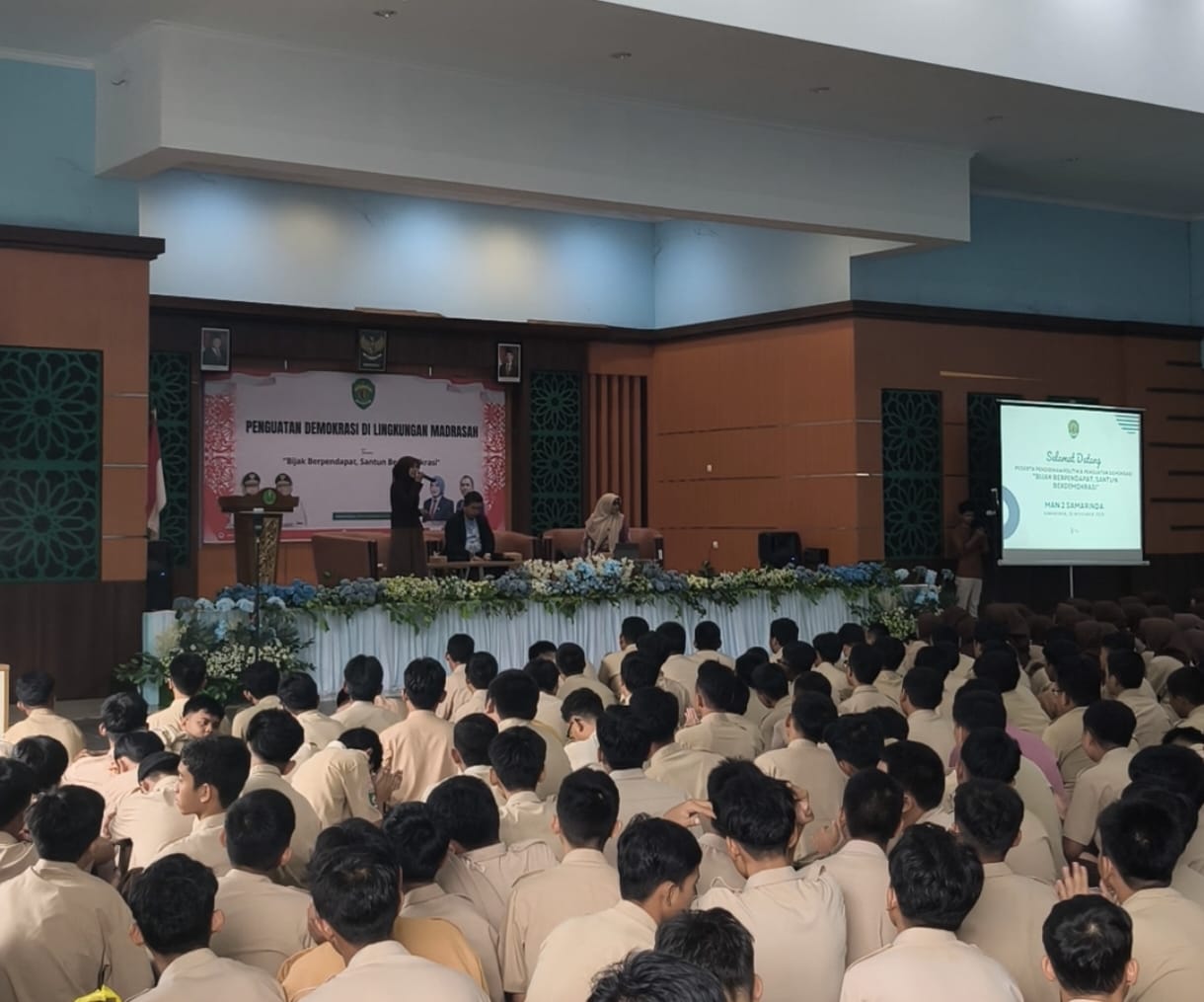 Captions : Kesbangpol Kaltim menggelar kegiatan Penguatan Demokrasi di Lingkungan Madrasah di MAN 2 Samarinda.