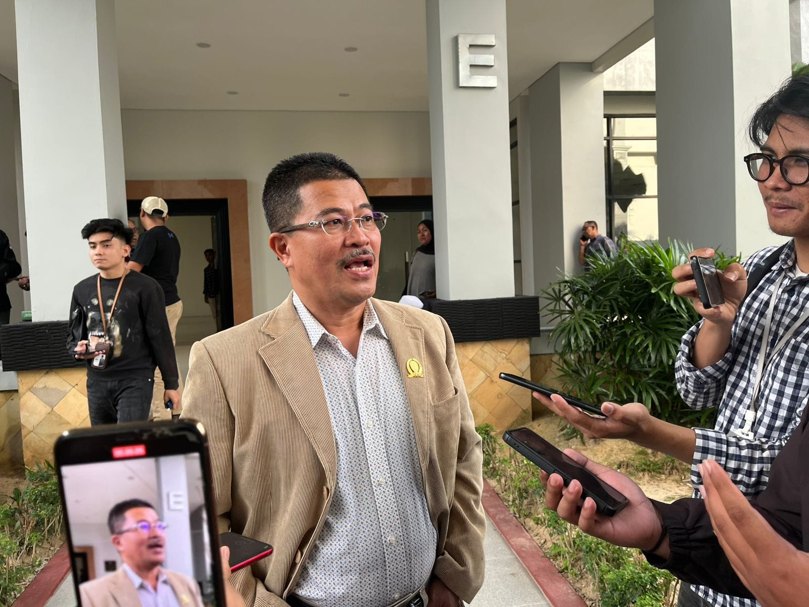 Darlis Pattalongi, Sekretaris Komisi IV DPRD Kalimantan Timur.