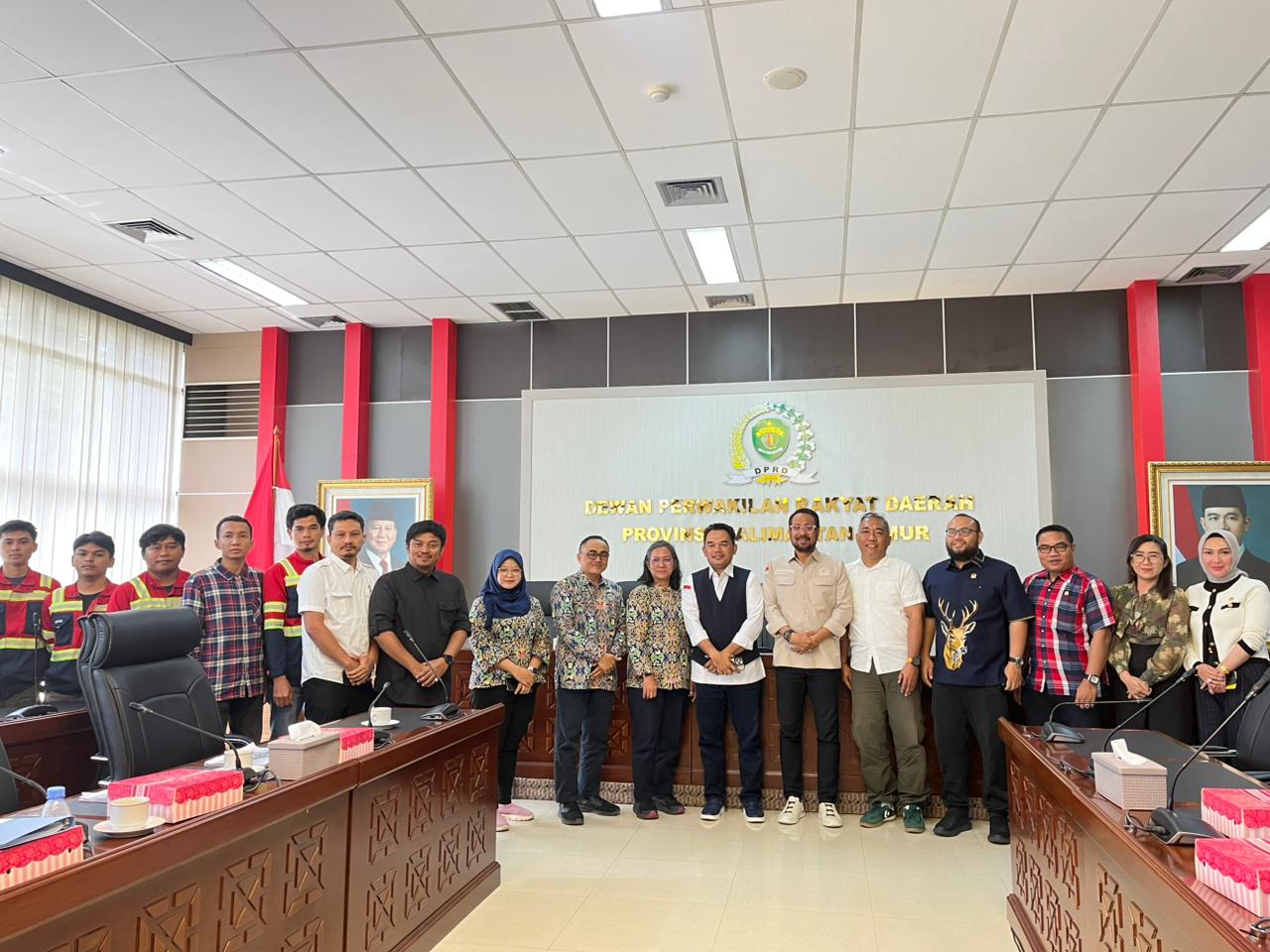 Foto bersama usai Rapat Dengar Pendapat