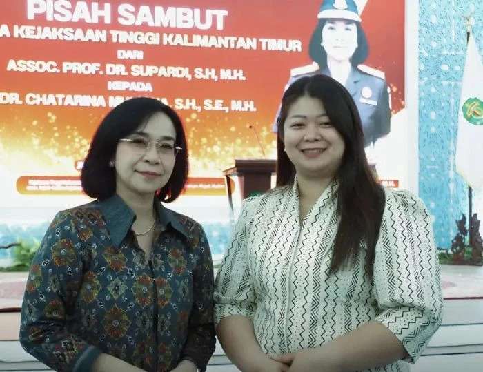 Kepala Kejaksaan Tinggi Kaltim, Chatarina Muliana Girsang (kiri) dan Bupati Mahakam Ulu (Mahulu) Angela Idang Belawan