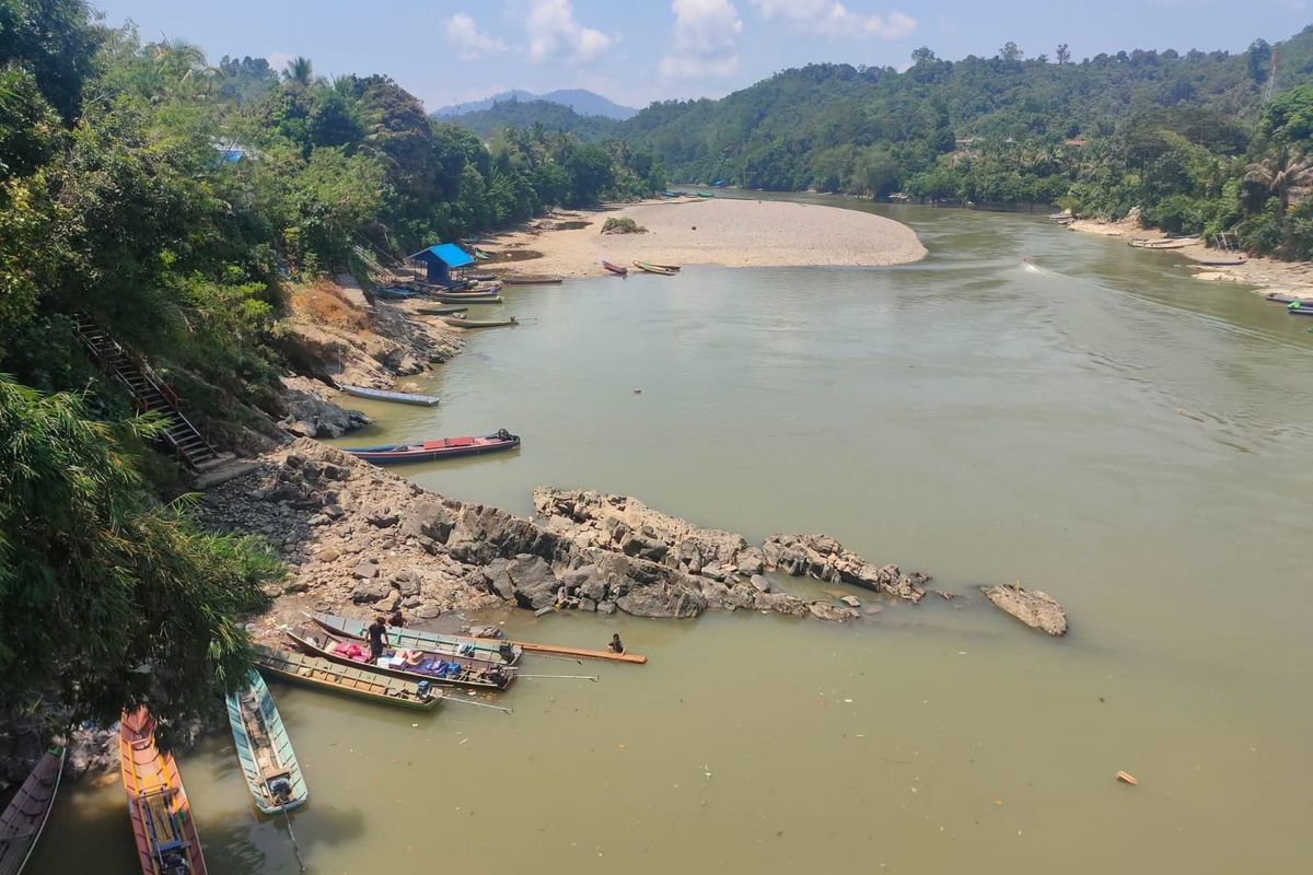 Kondisi Sungai Mahakam di Mahulu yang mengering
